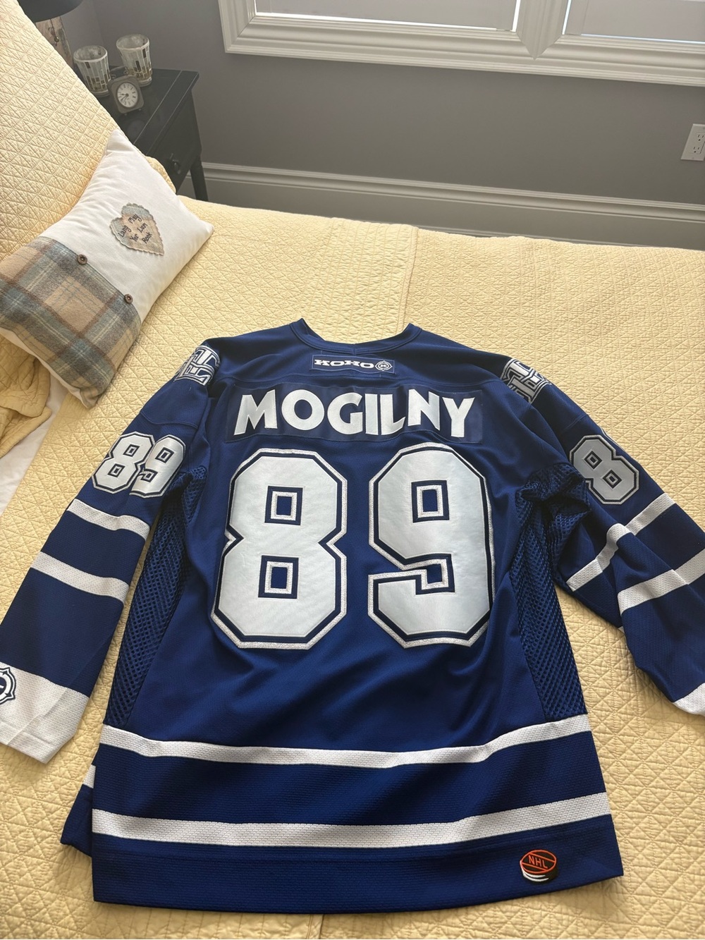 Mogilny #89 Toronto Maple Leafs Hockey Jersey - Classic Team Style